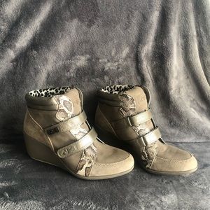 Ann Klein Sport/AK Sport - Wedge sneaker/boot faux snake skin animal print - 10